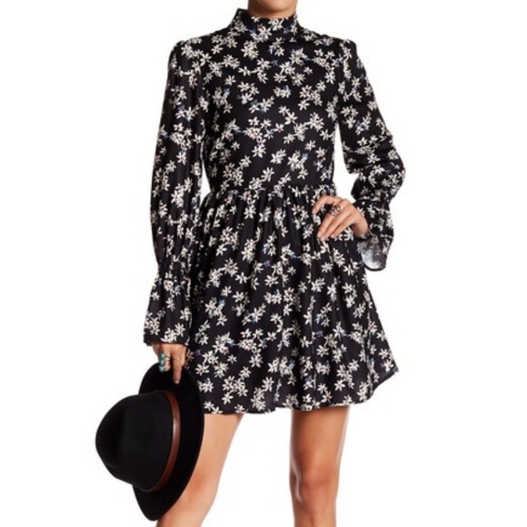 Lucca Couture Dresses & Skirts - Lucca mock neck floral keyhole back dress NWT A